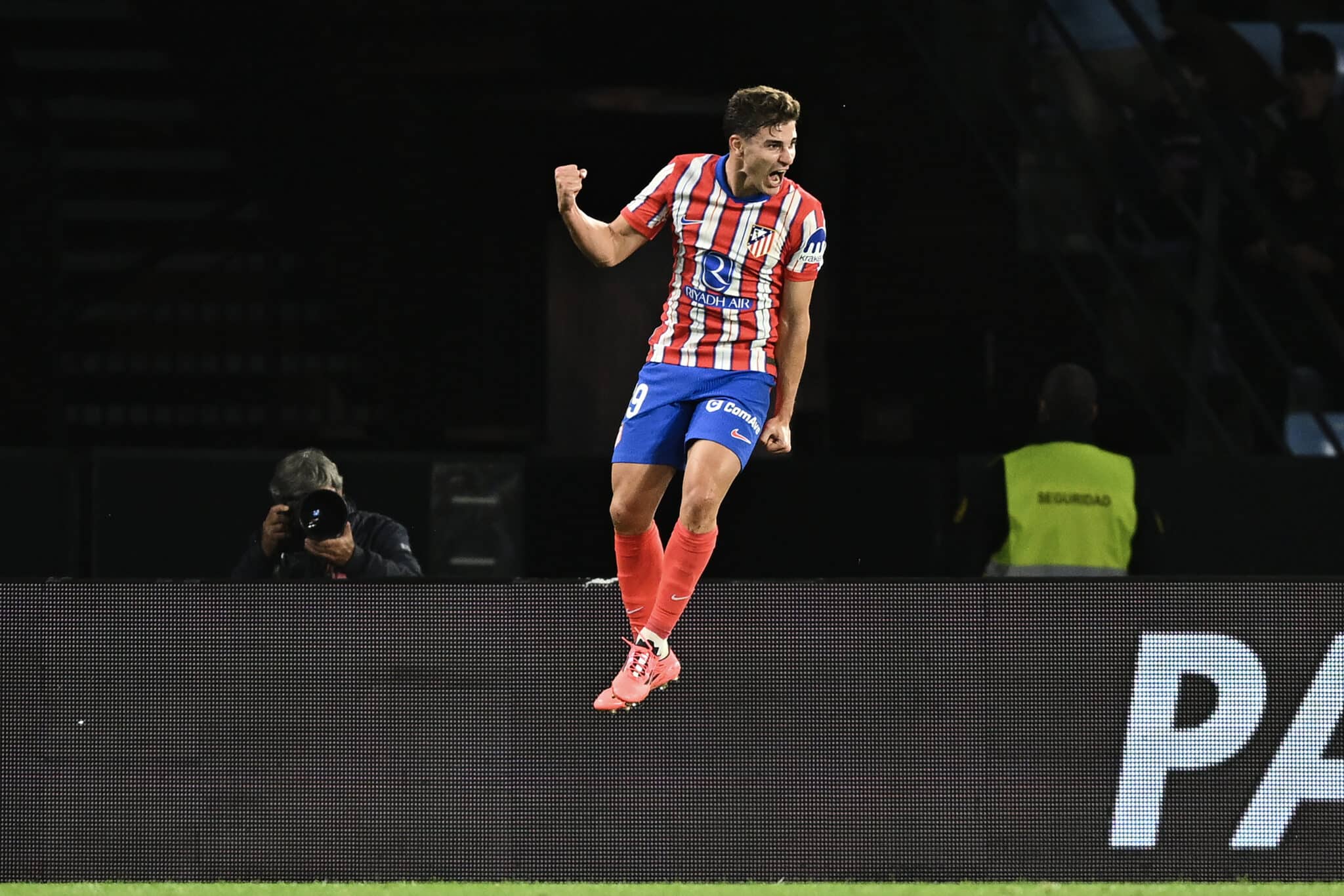Julián Álvarez hoy marcó un golazo vs Betis.