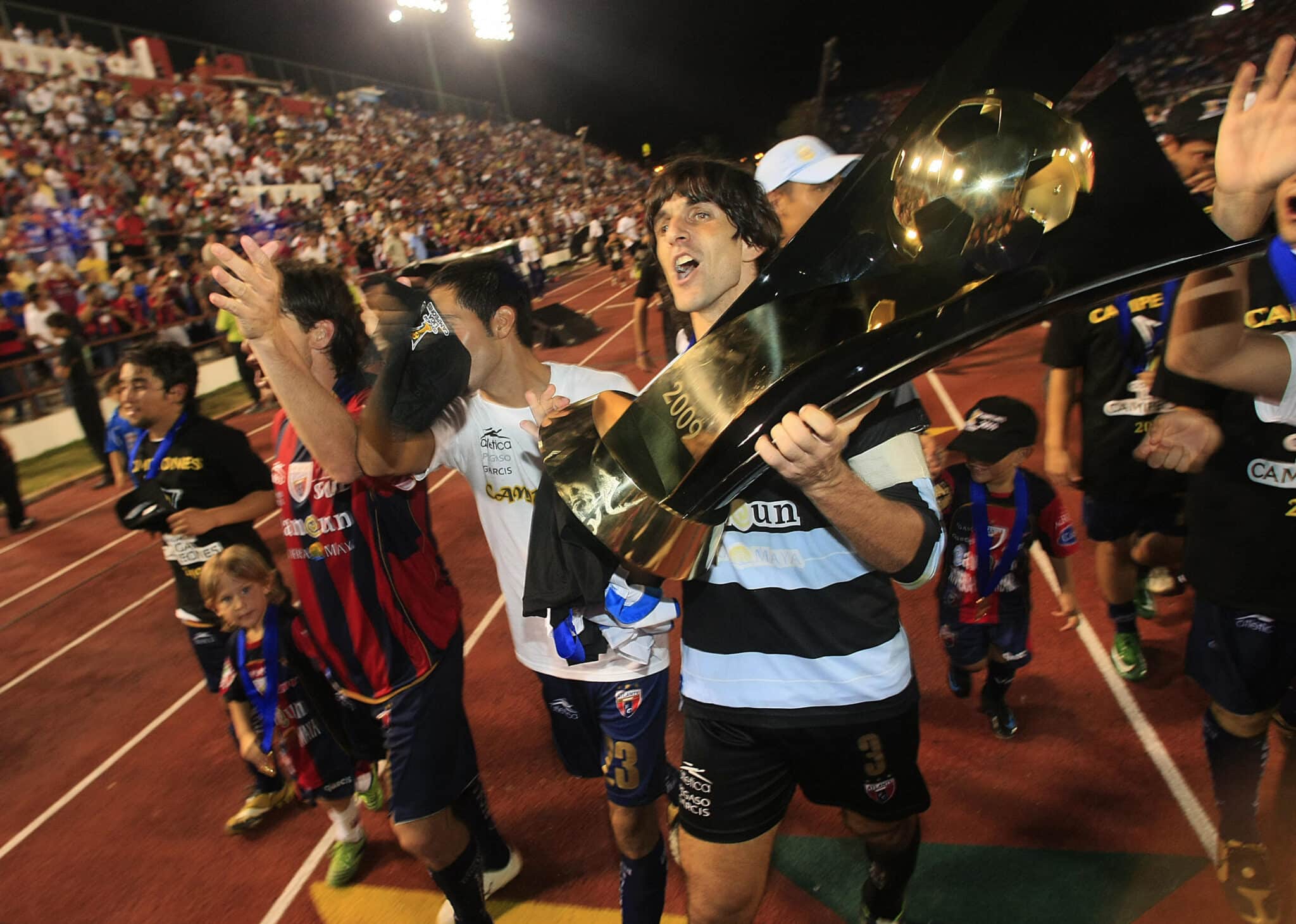 La lIga MX ha albergado a más de 40 futbolistas extranjeros a lo largo de su historia.