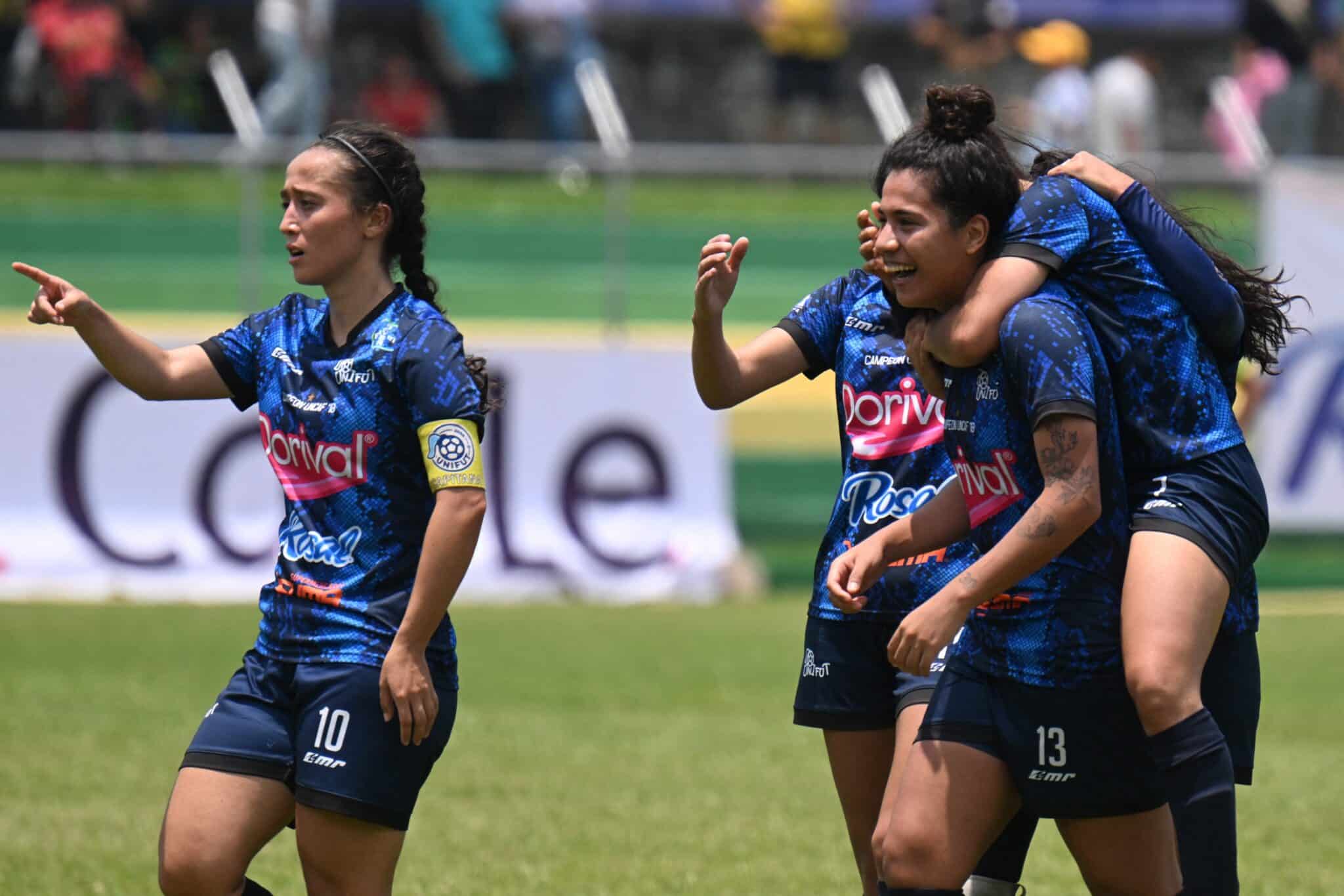 Aisha Solorzano en Unifut de Guatemala.