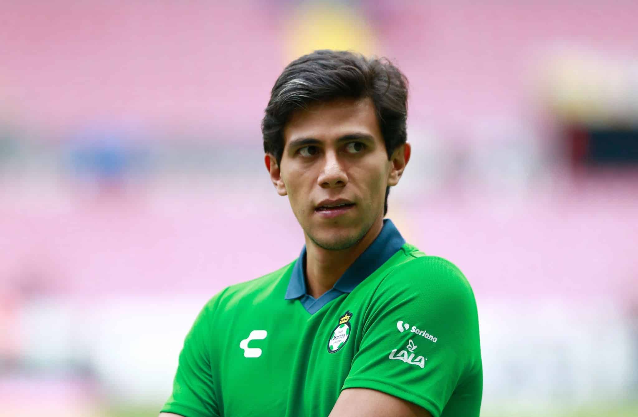 José Juan Macías con Santos Laguna previo a un partido por Liga MX en 2024