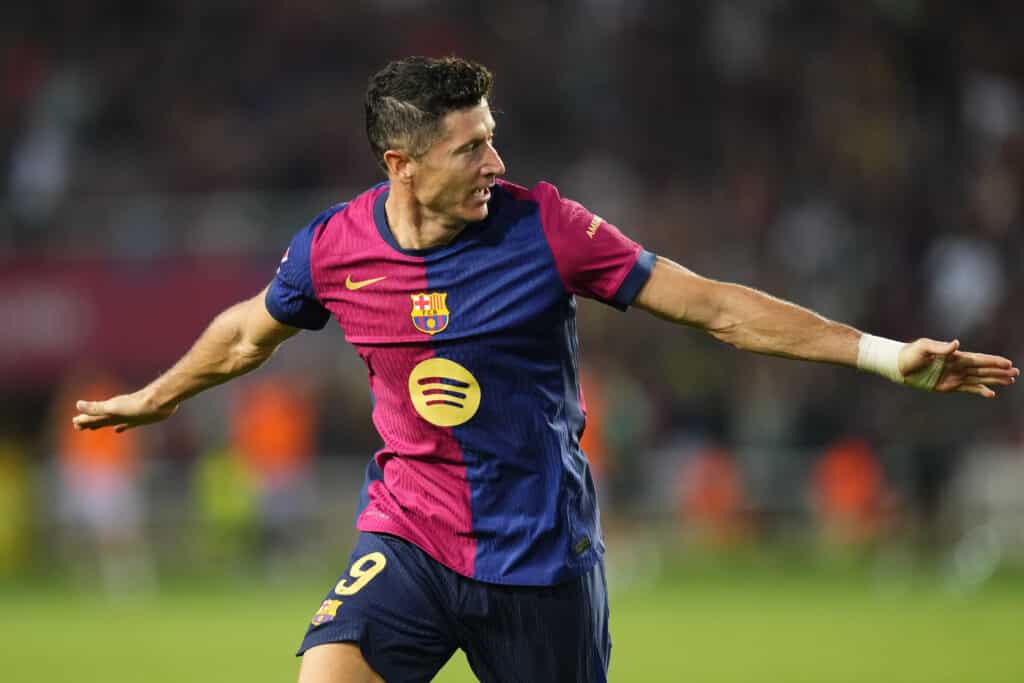Real Sociedad vs Barcelona: Robert Lewandowski tiene números de la era Cristiano-Messi. En 12 compromisos disputados, ha marcado 14 celebraciones.(Photo by Jose Breton/Pics Action/NurPhoto via Getty Images)