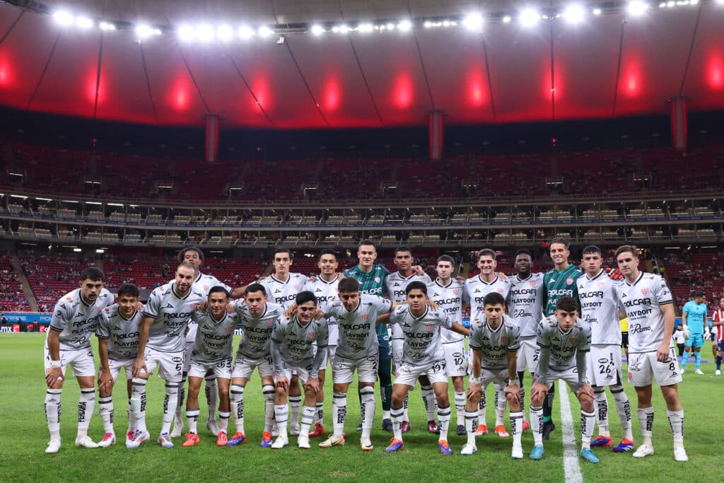 Necaxa vs Chivas, uno de los últimos amistosos para este sábado.