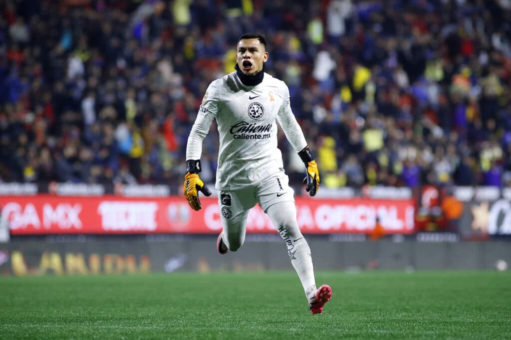 Luis Ángel Malagón con el América en el AP 2024 de la Liga MX