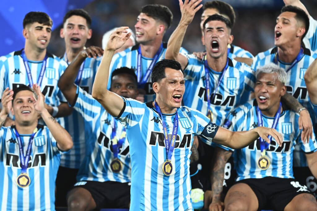 Copa Sudamericana 2025: Racing es el ultimo campeón del certamen continental, lo cual le dio la chance de clasificar a Libertadores.  (Photo by Rodrigo Valle/Getty Images)