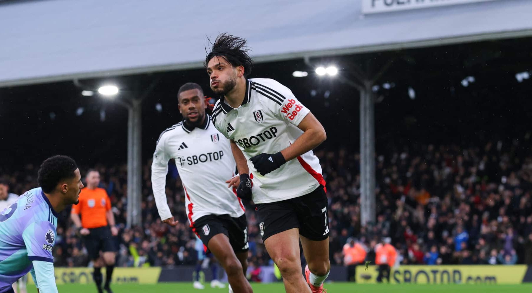 Raúl Jiménez hoy: ¿juega en Fulham? Alineación vs Brentford. (Getty Images)