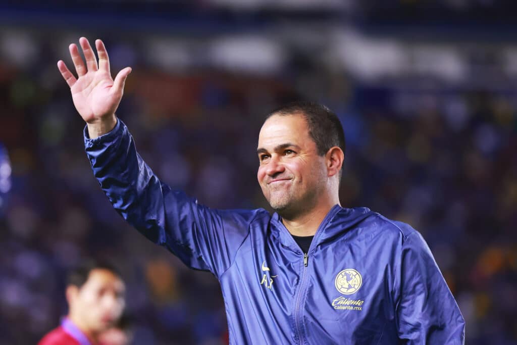 André Jardine busca variantes con la incorporación de Raúl Zúñiga. (Photo by Hector Vivas/Getty Images)