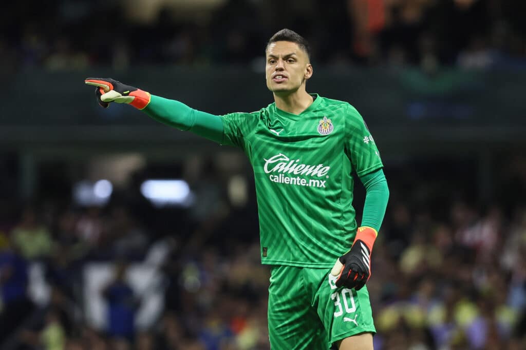 Oscar Whalley será baja con Chivas para la fecha 3 de la Liga MX