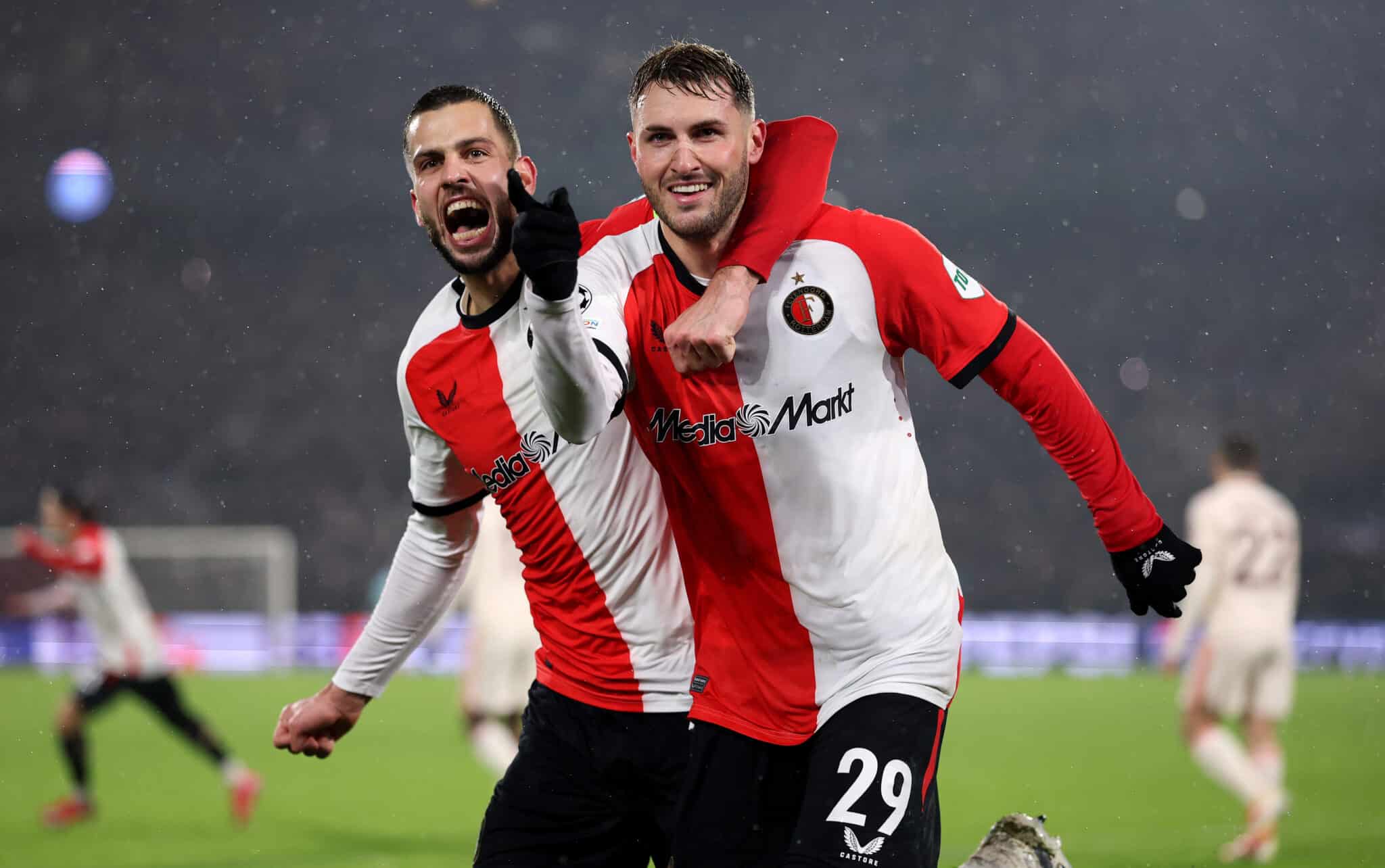 Feyenoord por la Eredvisie de los Países Bajos y Champions League.