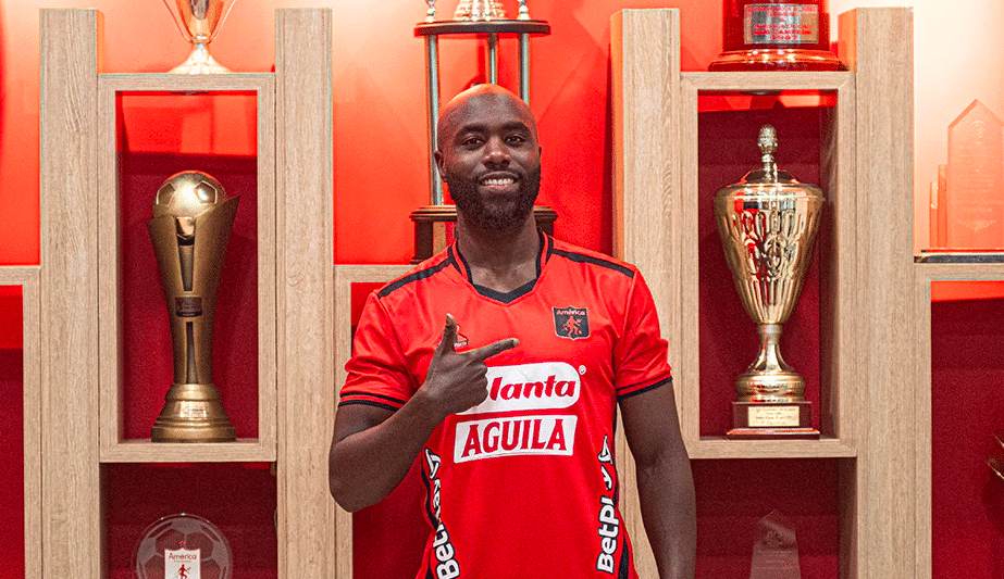 Éder Álvarez Balanta