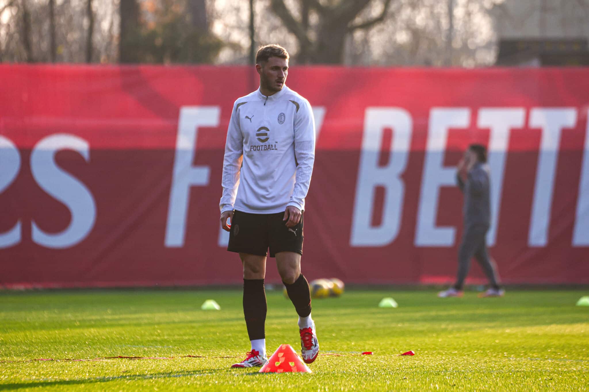 Bologna vs MIlán por la Serie A. Santiago Giménez fue titular