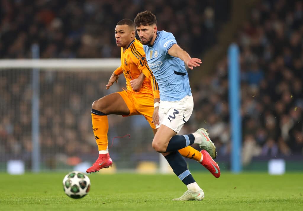 Manchester city o Real Madrid: Solo uno estará en los octavos de final de la Champions League. (Photo by Carl Recine/Getty Images)