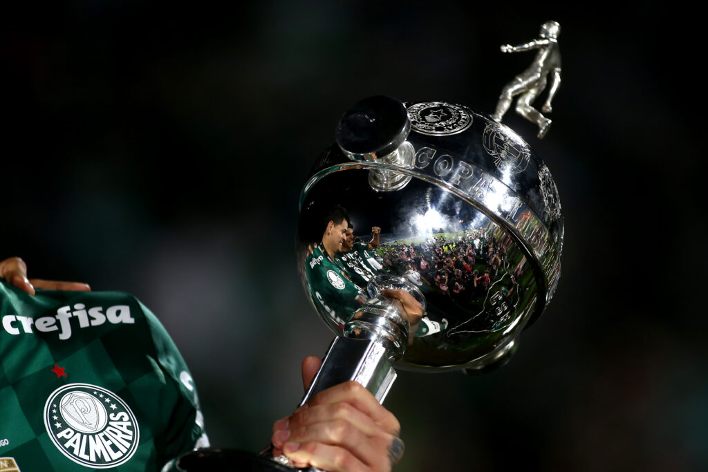 Copa Libertadores 2025: según las probabilidades, Flamengo es el gran candidato a levanta el trofeo más importante del continente (Photo by Ernesto Ryan/Getty Images)