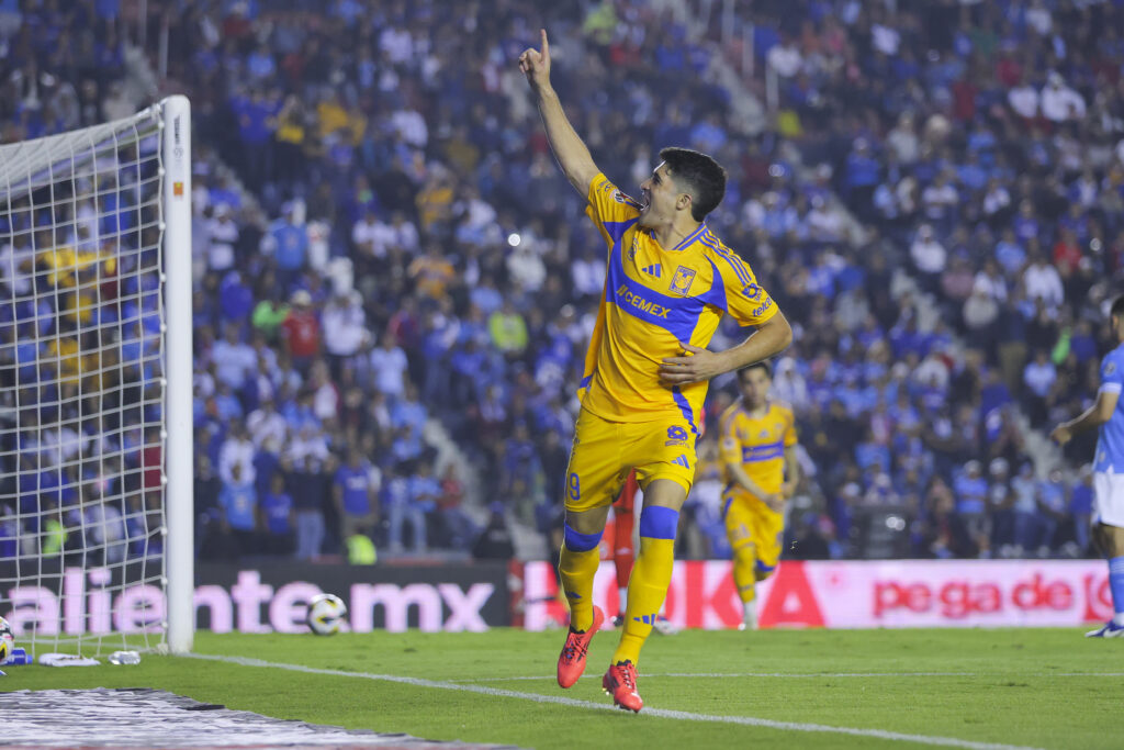 Nicolás Ibáñez con Tigres