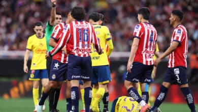 Cade Cowell vio su primera roja con Chivas