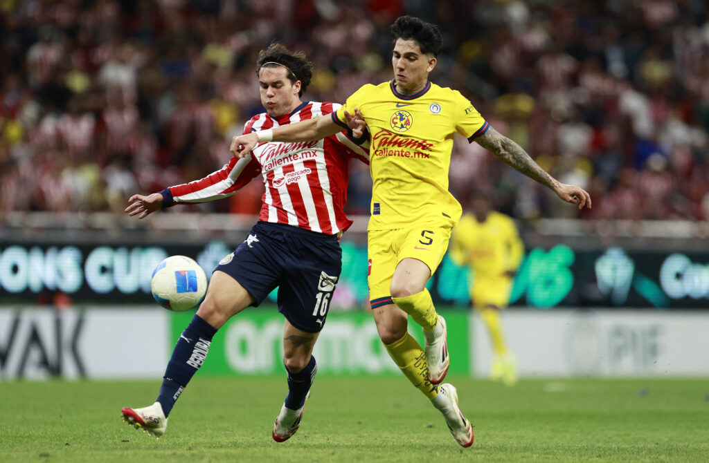 Cade Cowell con Chivas