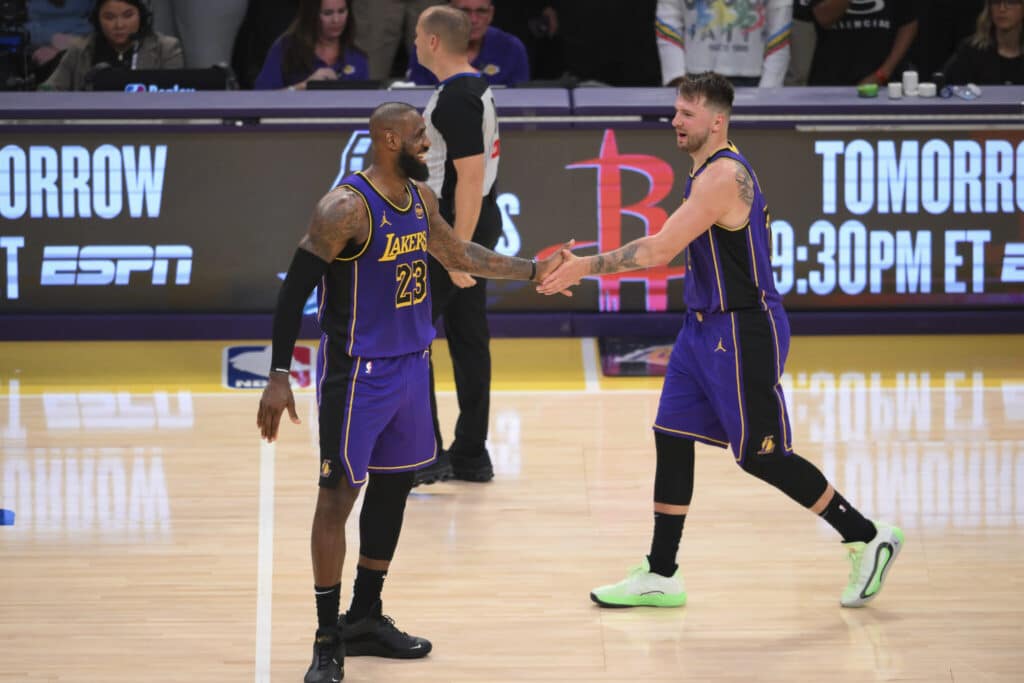 Estadísticas de LeBron James y Luka Doncic en el encuentro de Lakers vs Timberwolves.