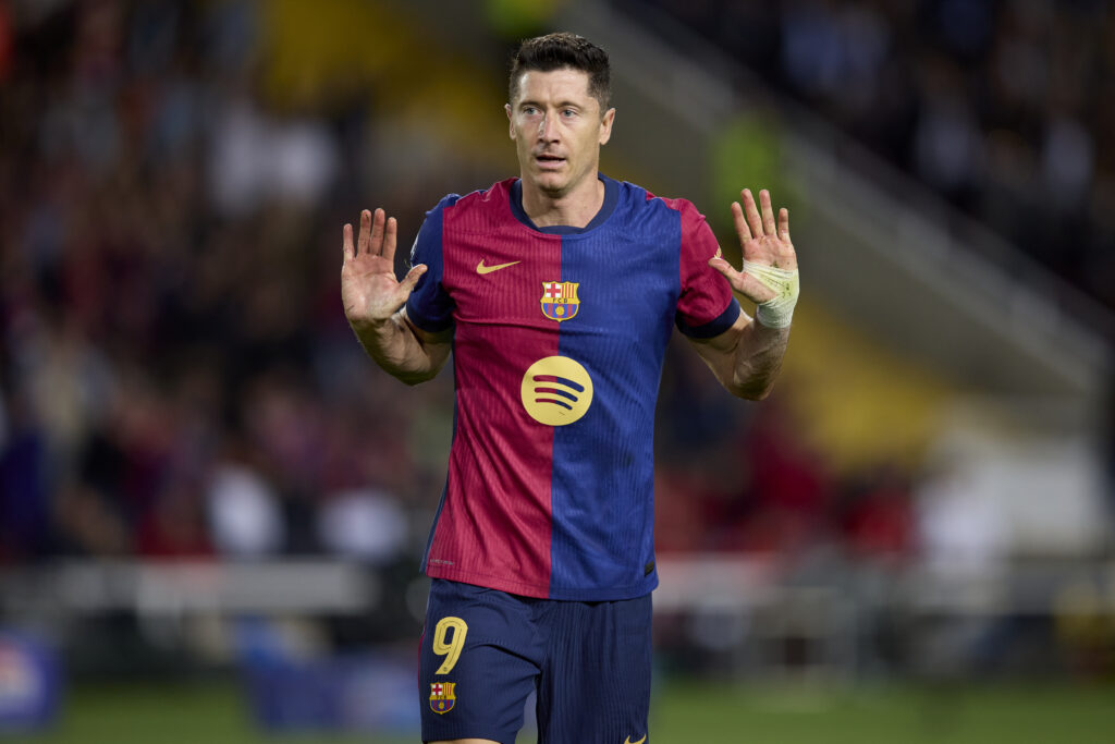 Dortmund vs Barcelona: el delantero polaco llega en un gran momento, luego de convertir un doblete en el partido de ida. (Photo by Ion Alcoba Beitia/Getty Images)