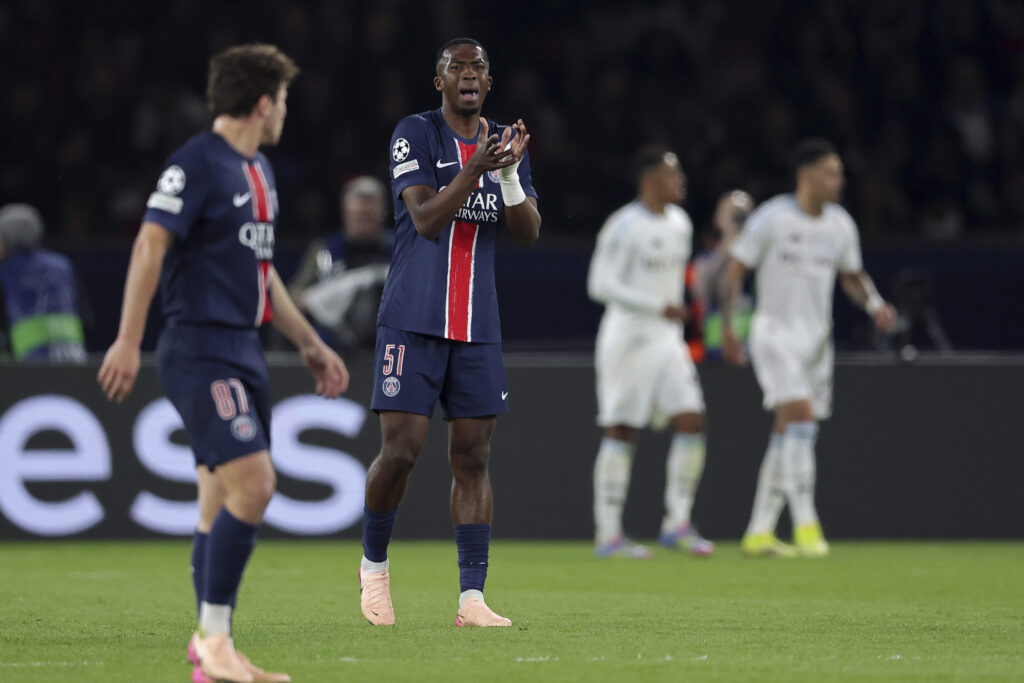 Willian Pacho ya ha sido liberado de la concentración parisina, pero estará atento al resultado de la final.(Photo by Rico Brouwer/Soccrates/Getty Images)