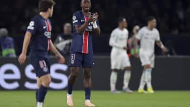 Que pasó con Willian Pacho: Por qué es suplente en el PSG vs Auxerre (