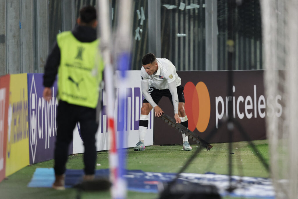 Colo Colo vs Racing: los albos disputarán los duelos restantes sin publico, debido a los incidentes contra Fortaleza. (Photo by JAVIER TORRES/AFP via Getty Images)