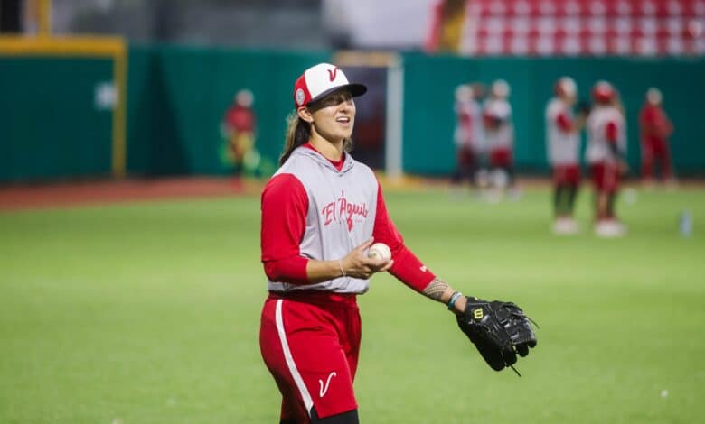 Kelsie Whitmore, la primera mujer que puede hacer historia en la LMB.