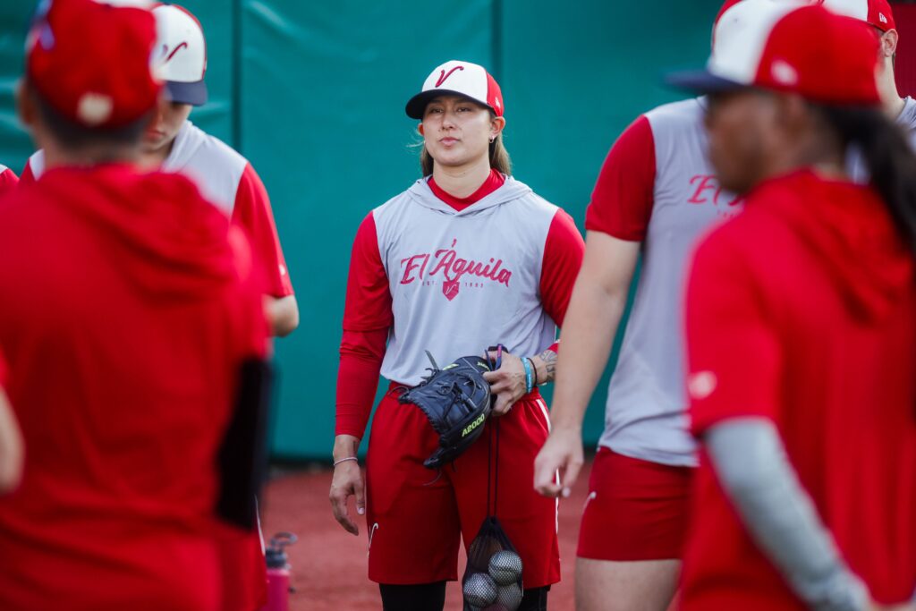 Kelsie Whitmore, la primera mujer que puede hacer historia en la LMB.