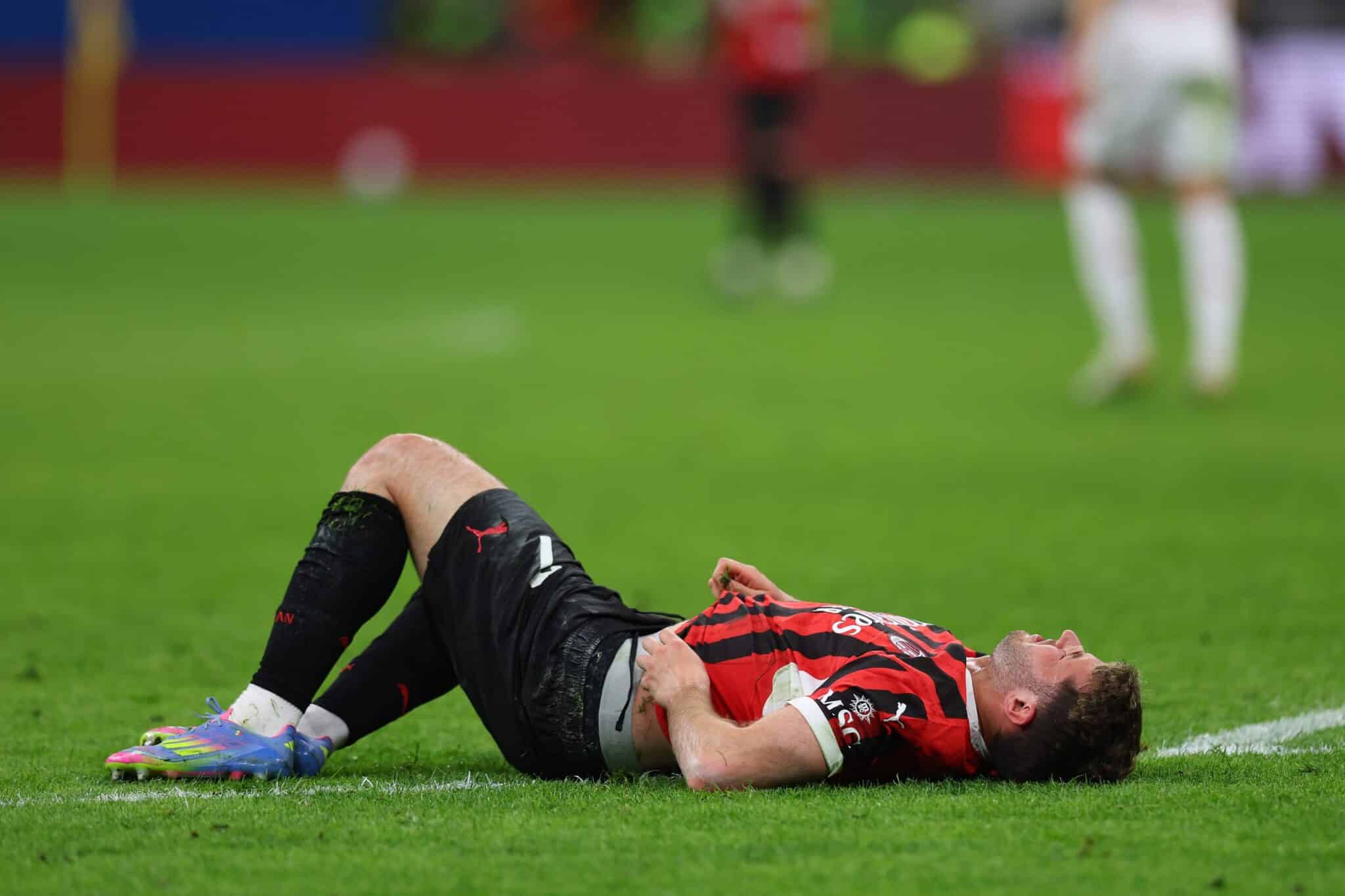 Que pasa con Santi Giménez: no juega en Milán vs Lazio (Getty Images)