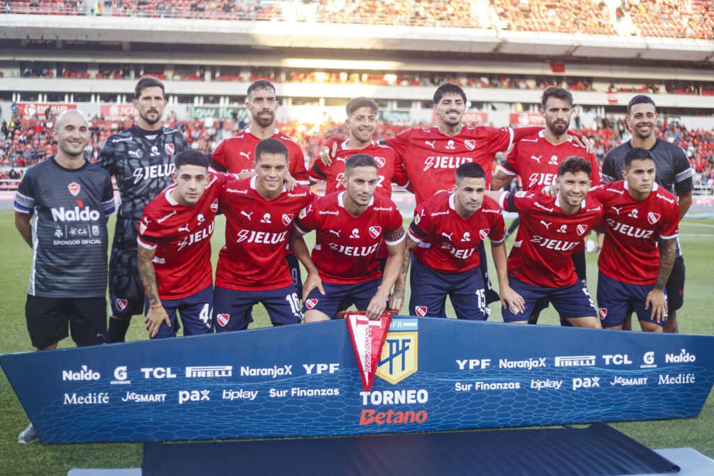 Sarmiento vs Independiente: el rojo va por el triunfo. (photo by Martín Fonseca/Eurasia Sport Images/Getty Images)
