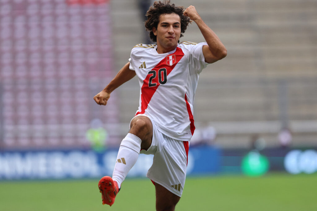 Bassco Soyer fue de lo poco destacado de Perú en el último Sudamericano Sub 20. (Photo by EDILZON GAMEZ / AFP) (Photo by EDILZON GAMEZ/AFP via Getty Images)