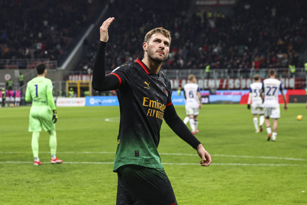 Santi Giménez ya celebra en Italia. (Photo by Giuseppe Cottini/AC Milan via Getty Images)