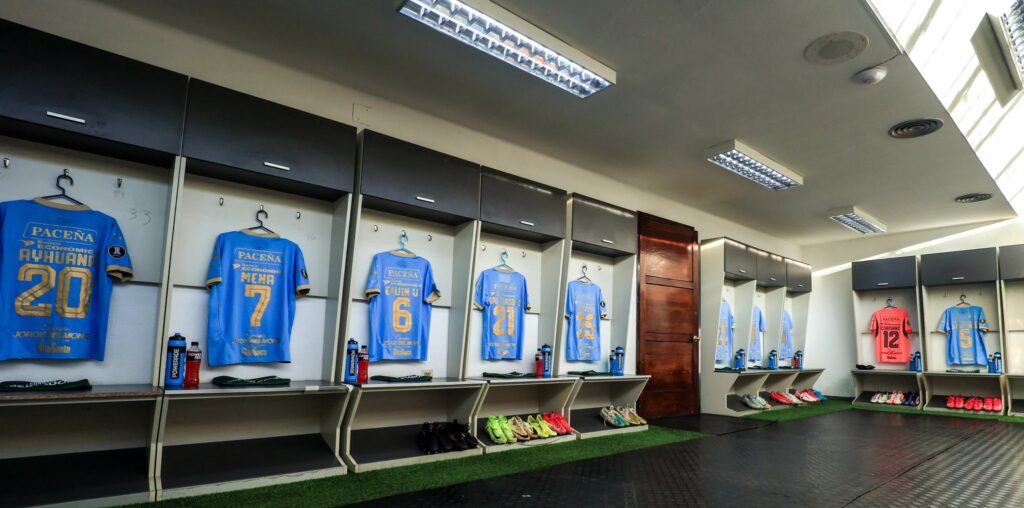 Además, necesita de una mano de Palmeiras de Brasil. 