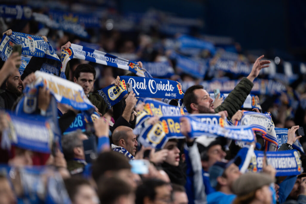 Oviedo con su publico va por el ascenso. (Photo by Bruno Penas/Quality Sport Images/Getty Images)