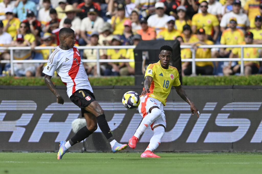 Cristián Borja se queda en el banco. (Photo by Gabriel Aponte/Getty Images)