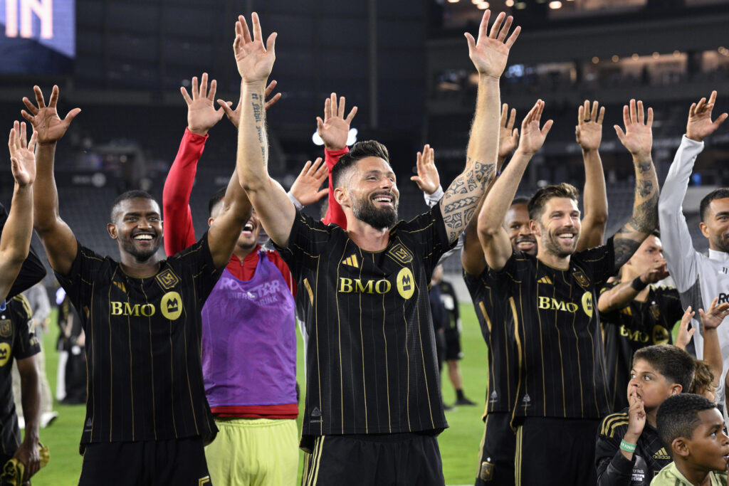 LAFC busca la sorpresa, sin Giroud como titular. (Photo by Orlando Ramirez/Getty Images)