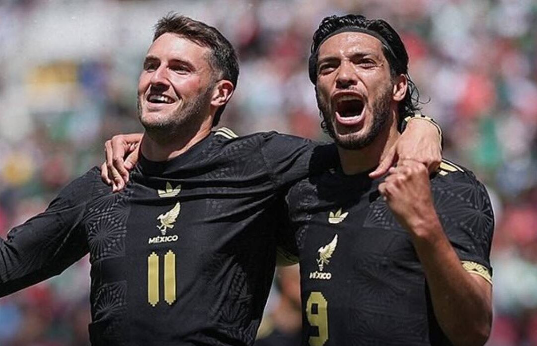 Santiago Giménez hoy: ¿Por qué no juega vs Turquía?