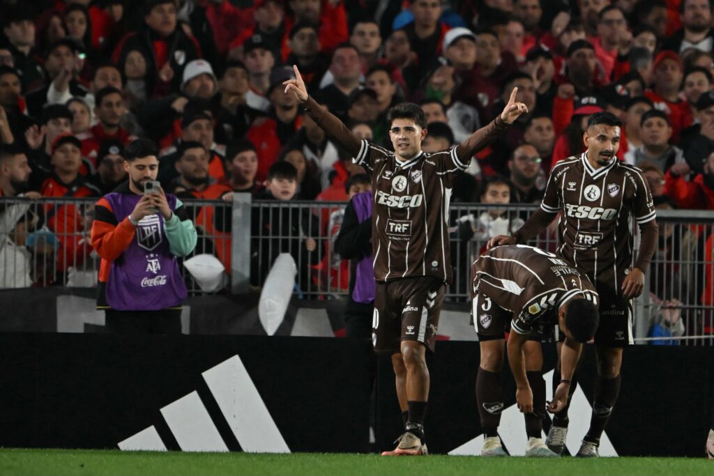 Platense vs Argentinos. (Photo by Luis ROBAYO / AFP) (Photo by LUIS ROBAYO/AFP via Getty Images)