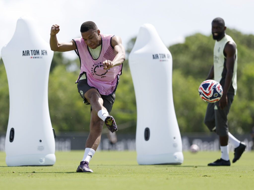 Kylian Mbappé quiere dar un paso adelante, tras superar sus problemas médicos. (Photo by Pedro Castillo/Real Madrid via Getty Images)