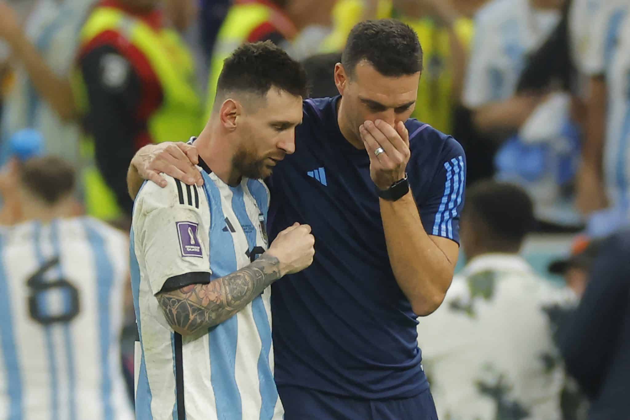 argentina con scaloni y messi