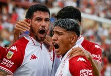 El golazo de Jordy Caicedo para la ventaja de Huracán en el clásico (Getty Images)