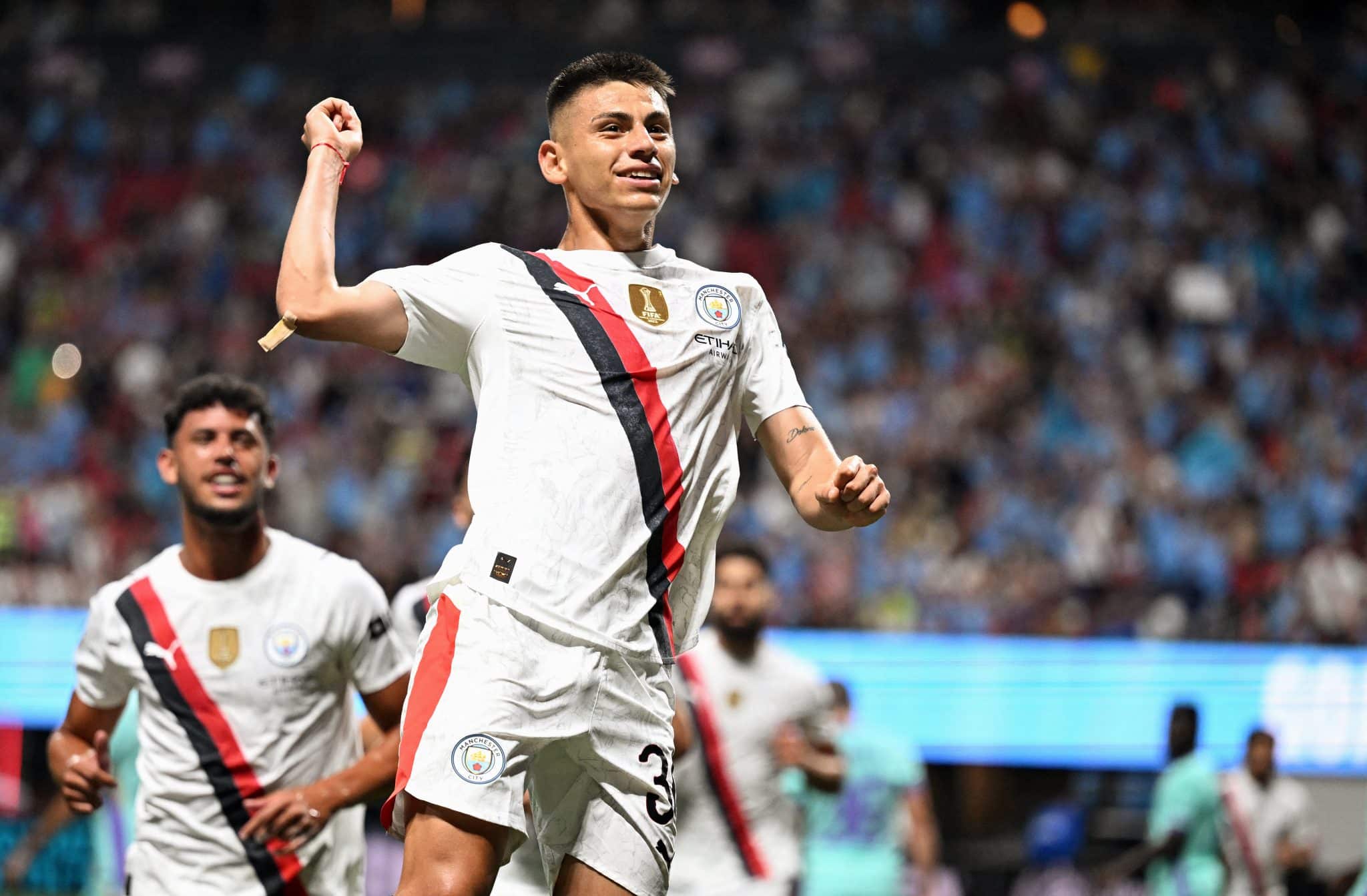 Claudio Echeverri en el city