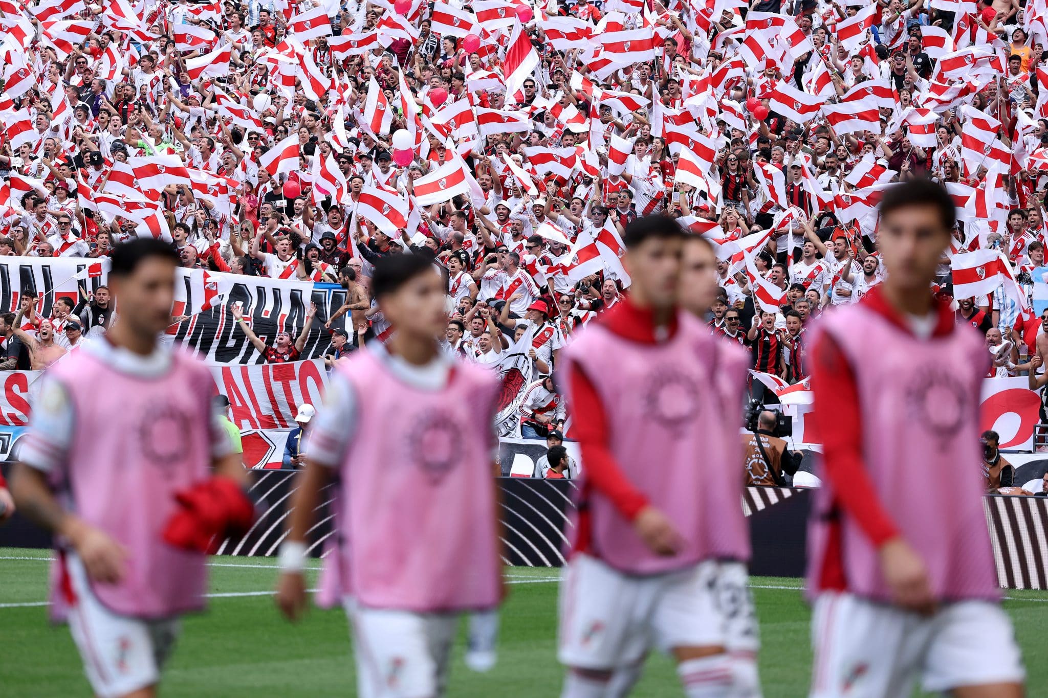 Los hinchas de River se preparan para viajar a Paraguay