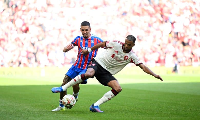 Así fue el gol de Daniel Muñoz ante Wolves por Premier League (Getty Images)