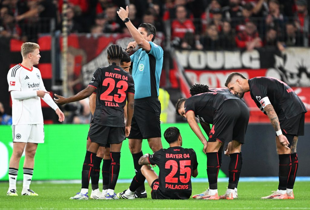 Exequiel Palacios no pudo continuar. (Photo by Federico Gambarini/picture alliance via Getty Images)