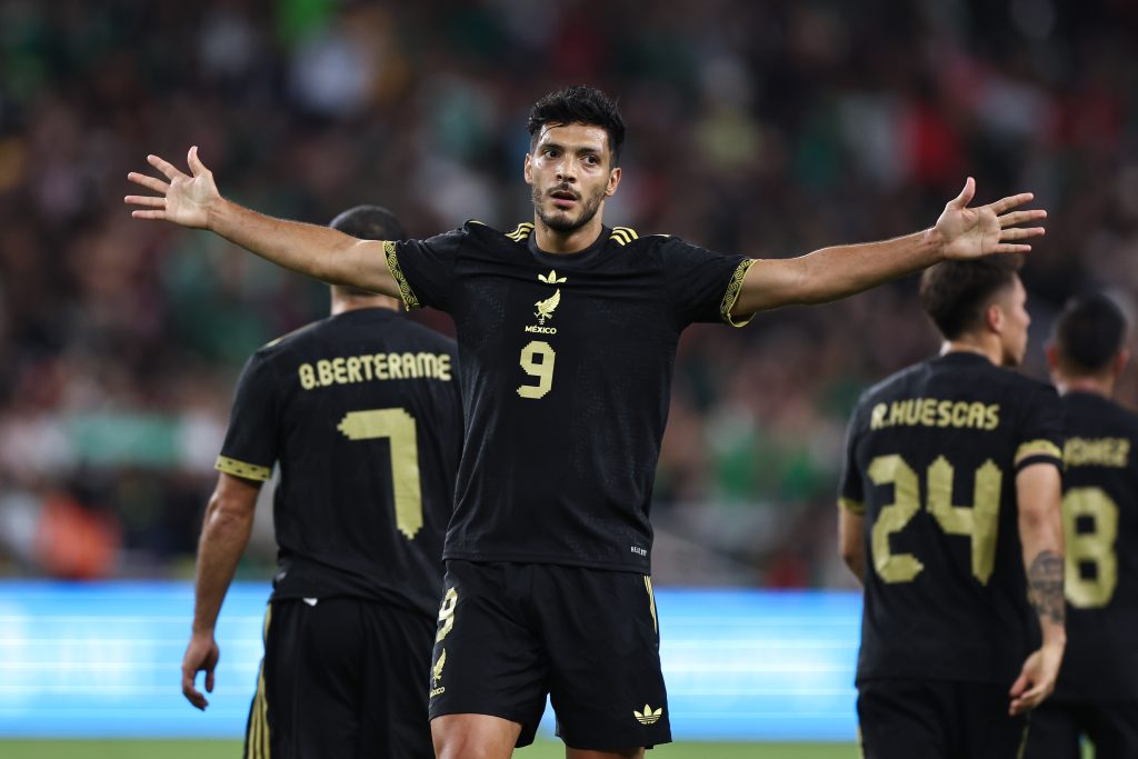 Raúl Jiménez viene de marcar con México (Photo by Omar Vega/Getty Images)