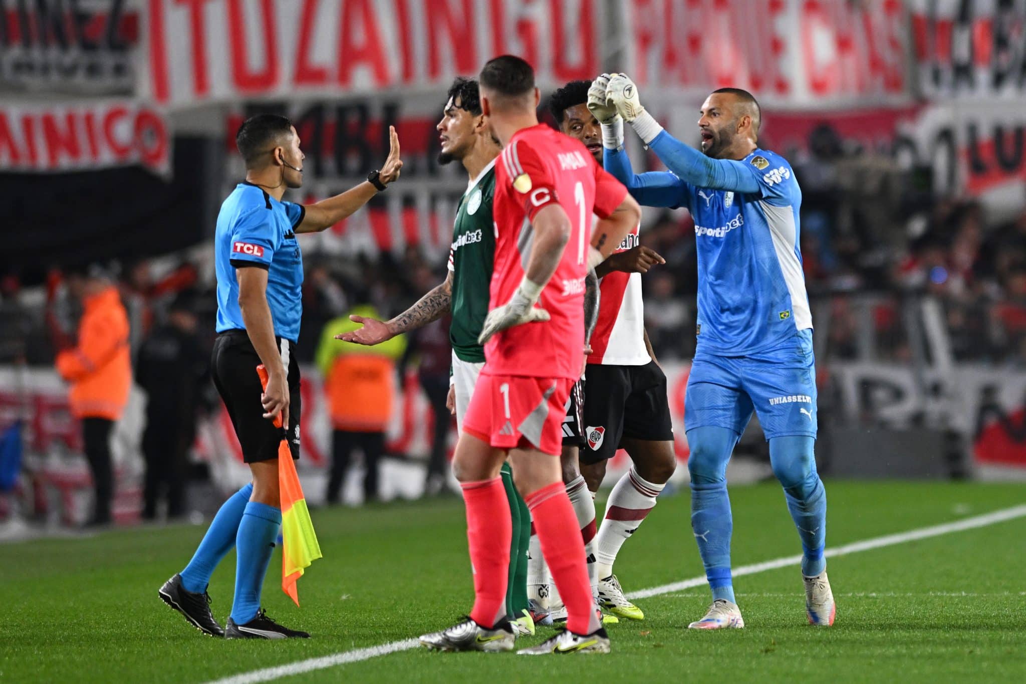 Weverton vs Armani: ¿Cómo son sus estadísticas en penales? (Getty Images)