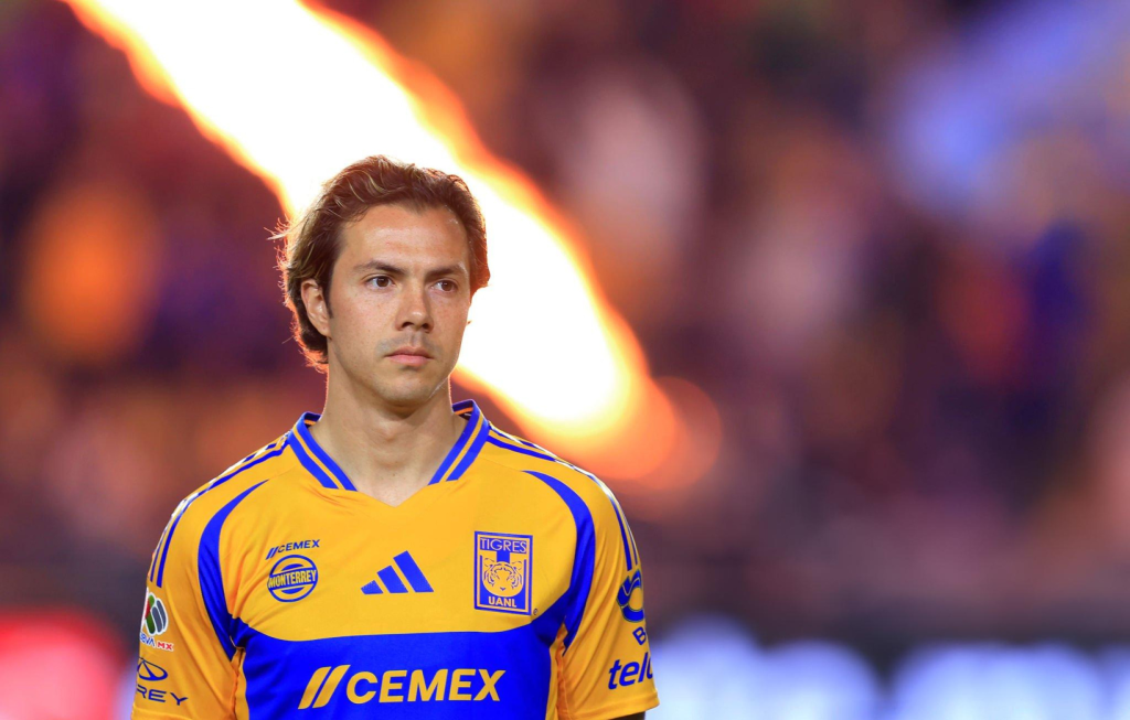 Sebastián Córdova con Tigres UANL