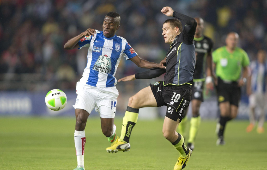 Enner Valencia con Pachuca ante Santos Laguna en 2014