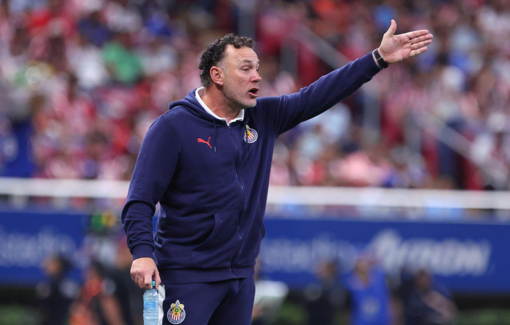 Gabriel Milito con Chivas de Guadalajara en septiembre 2025