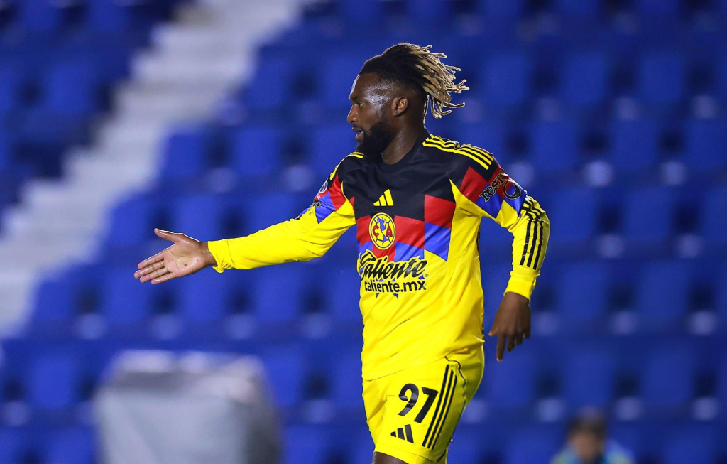 Allan Saint-Maximin con el Club América en agosto 2025