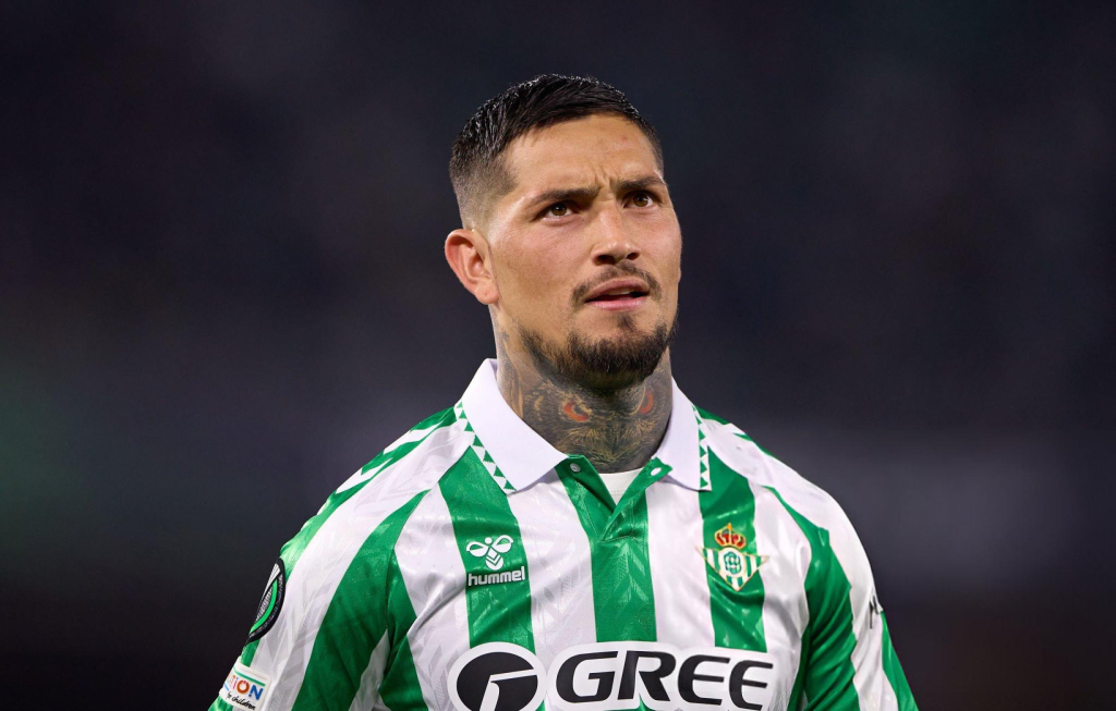 Chimy Ávila con Betis en diciembre 2024